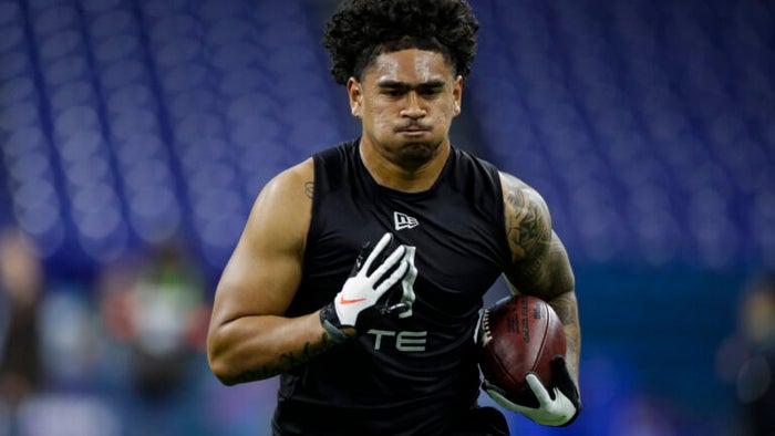 5 things to know about new Patriots tight end Devin Asiasi