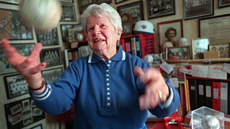 Pitcher Mary Pratt, last surviving member of Rockford Peaches, dies