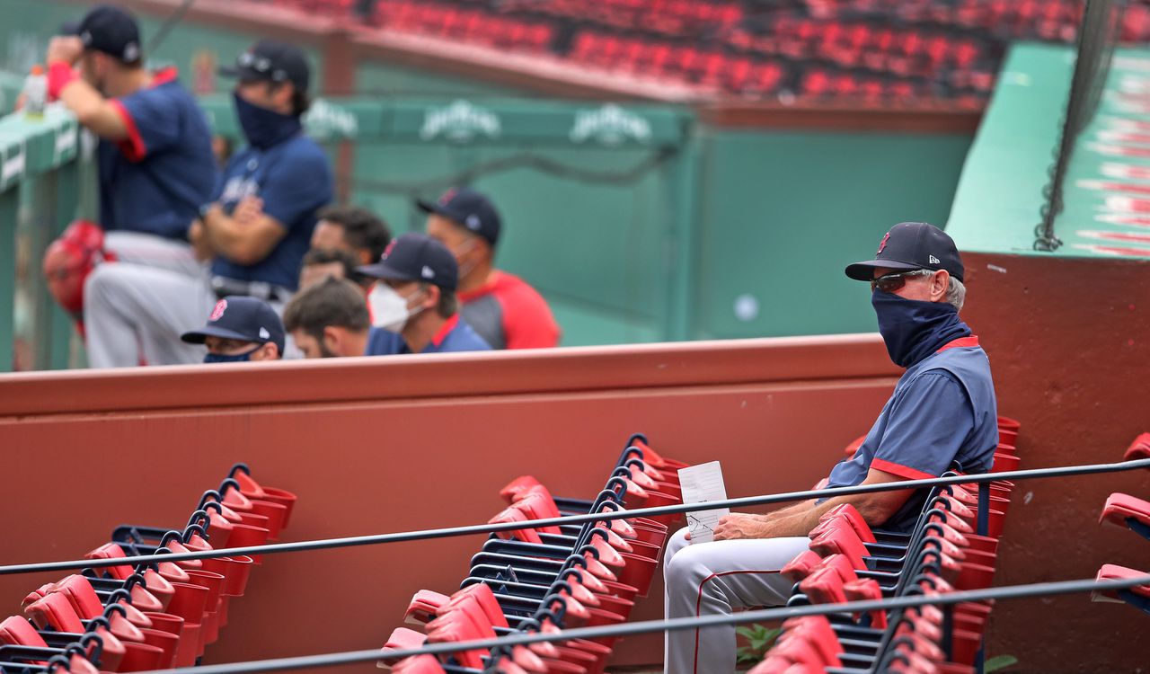 Man wearing Red Sox hat fails to recognize Manny Ramirez in viral