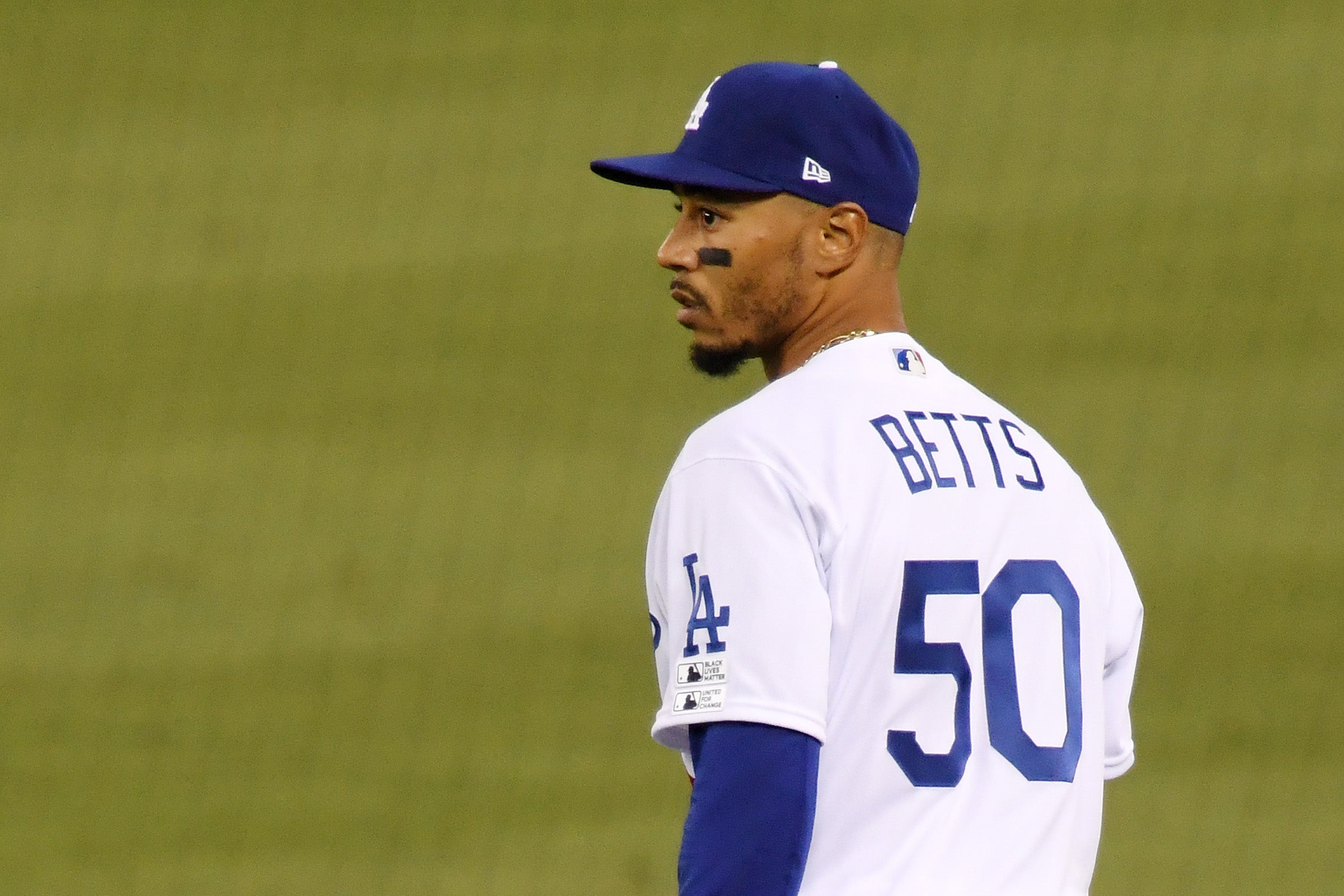 Mookie Betts, Dodgers agree on 12-year, $365 million extension