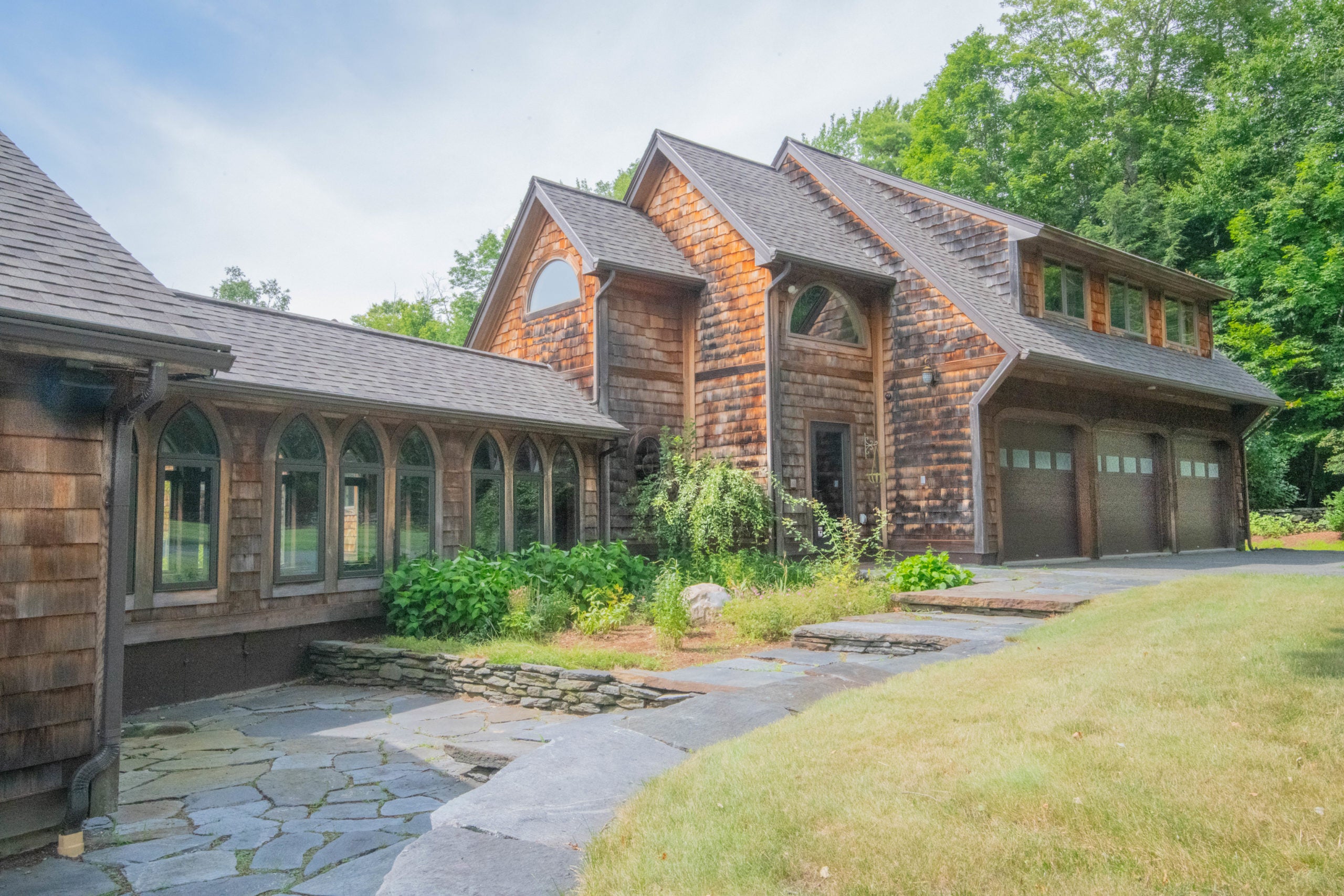 Aaron Lewis, leads singer of Staind, lists Western Mass. estate