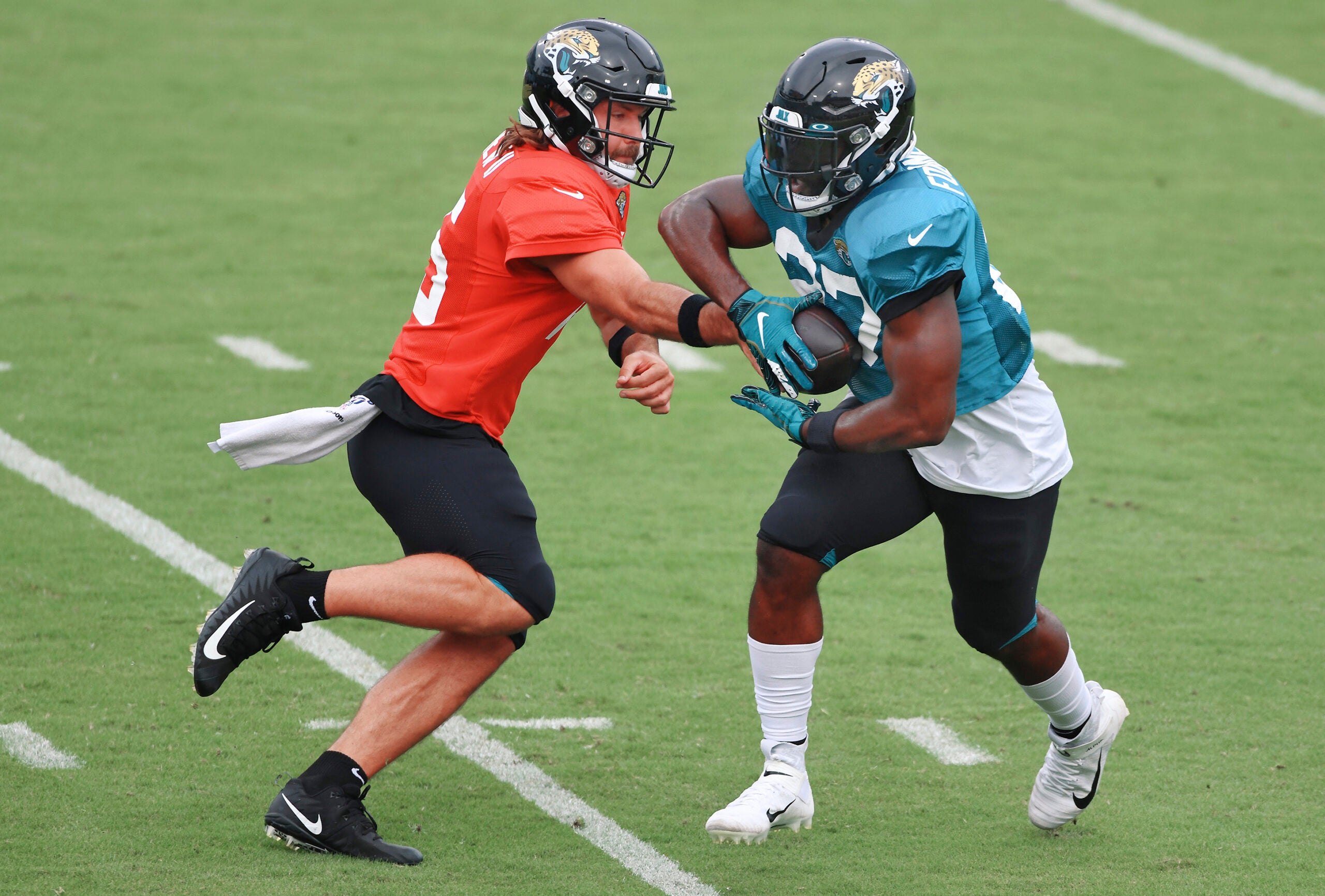 Jaguars decline 5th-year option on RB Leonard Fournette