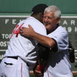 Carl Yastrzemski is hugged by David Ortiz