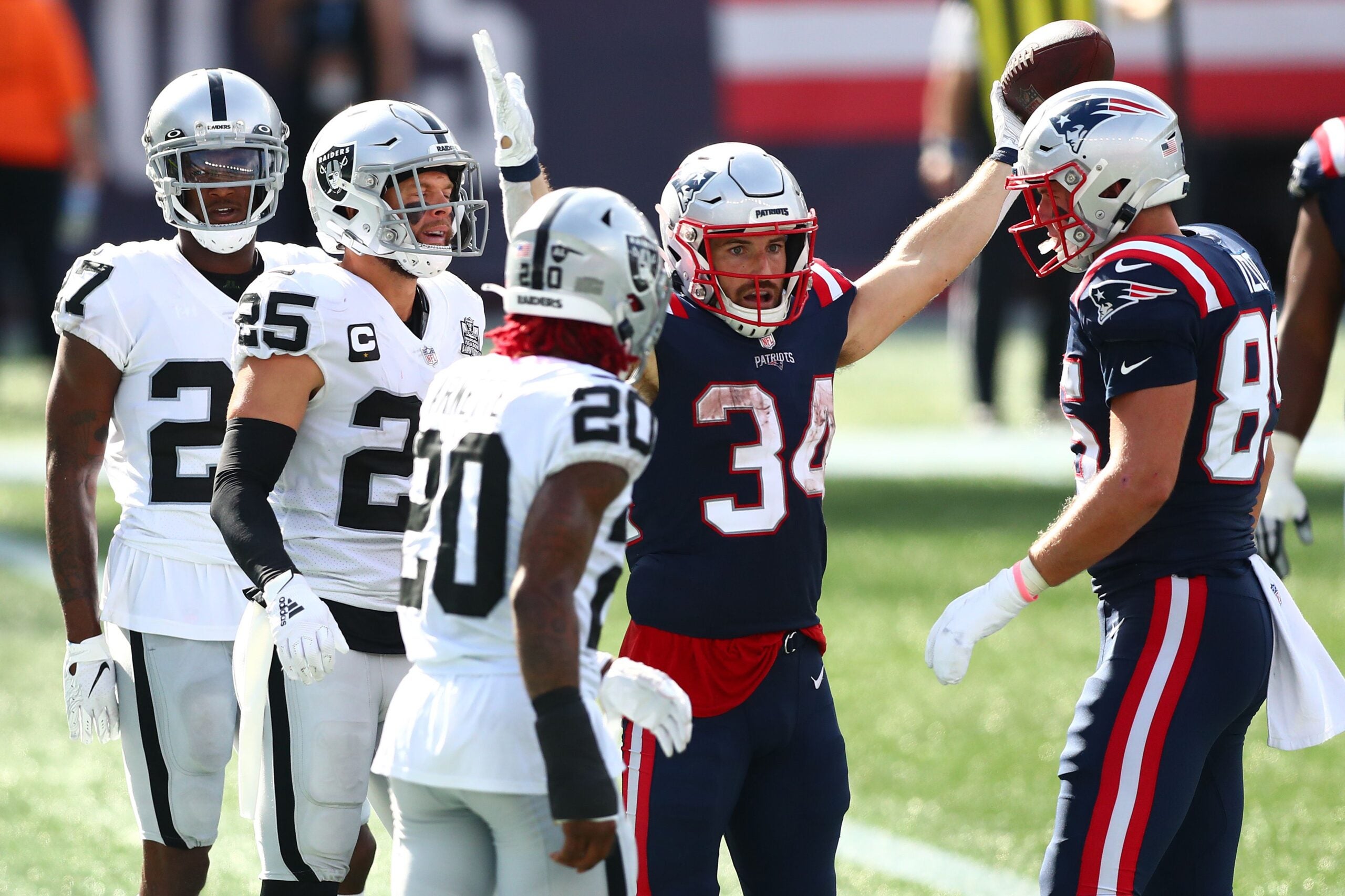 Rex Burkhead's 3 TDs power Patriots to 36-20 win over Raiders