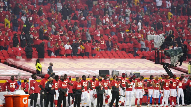 Prior To Nfl Opener Chiefs Stay On The Field For Anthem And Texans Remain In Locker Room 