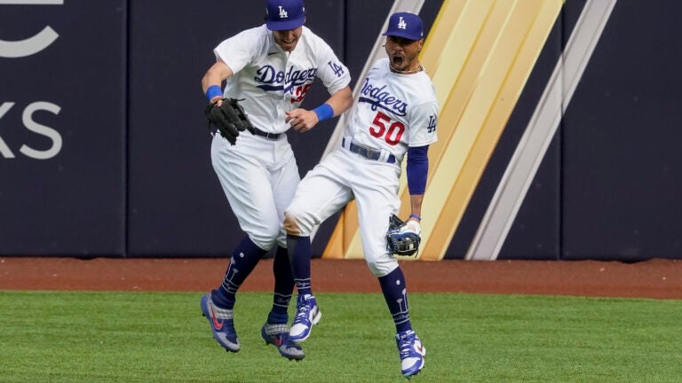 Dodgers' Mookie Betts makes another wild catch in NLCS Game 7 vs