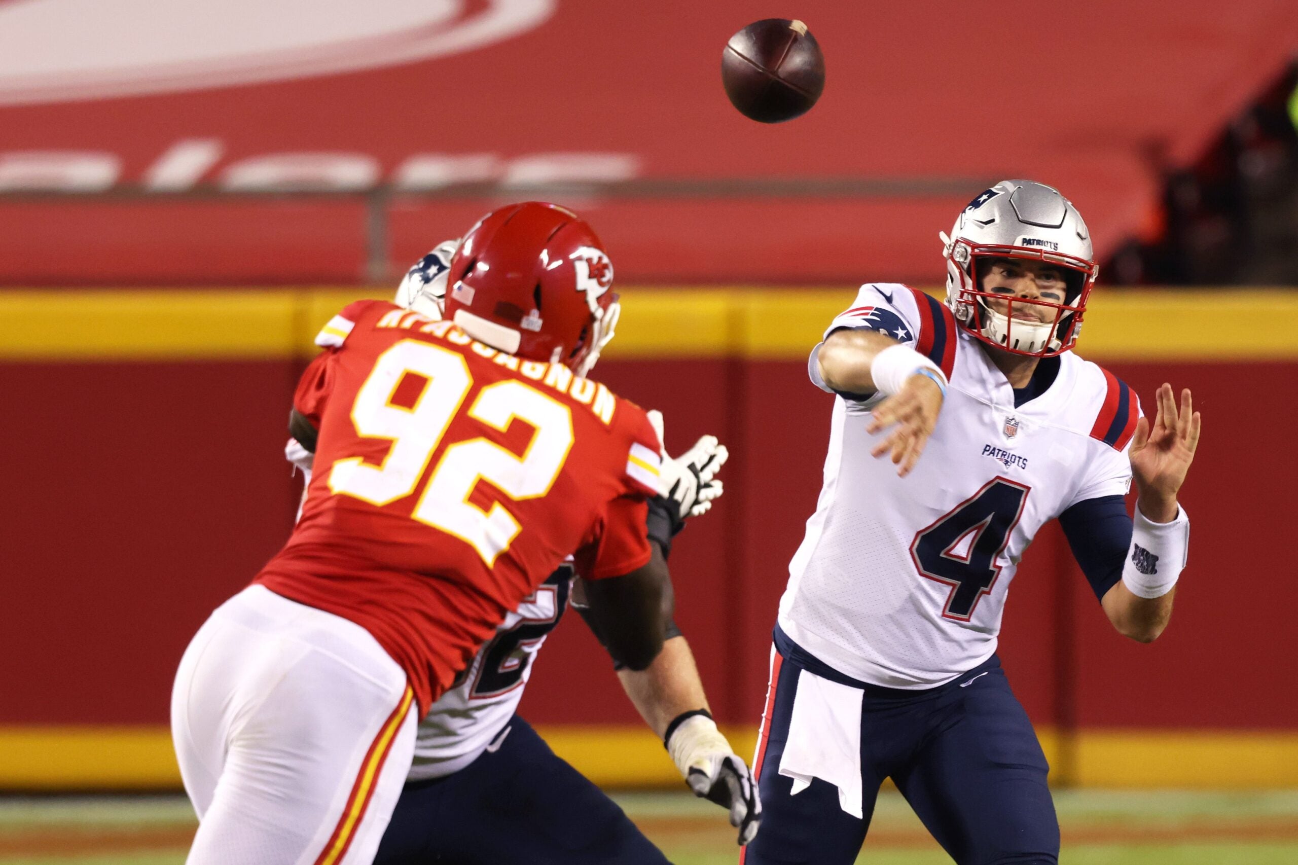 Chiefs game: Chiefs defeat Patriots, 26-10