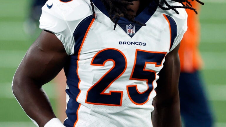 Denver Broncos - Melvin Gordon runs it in for the TD.