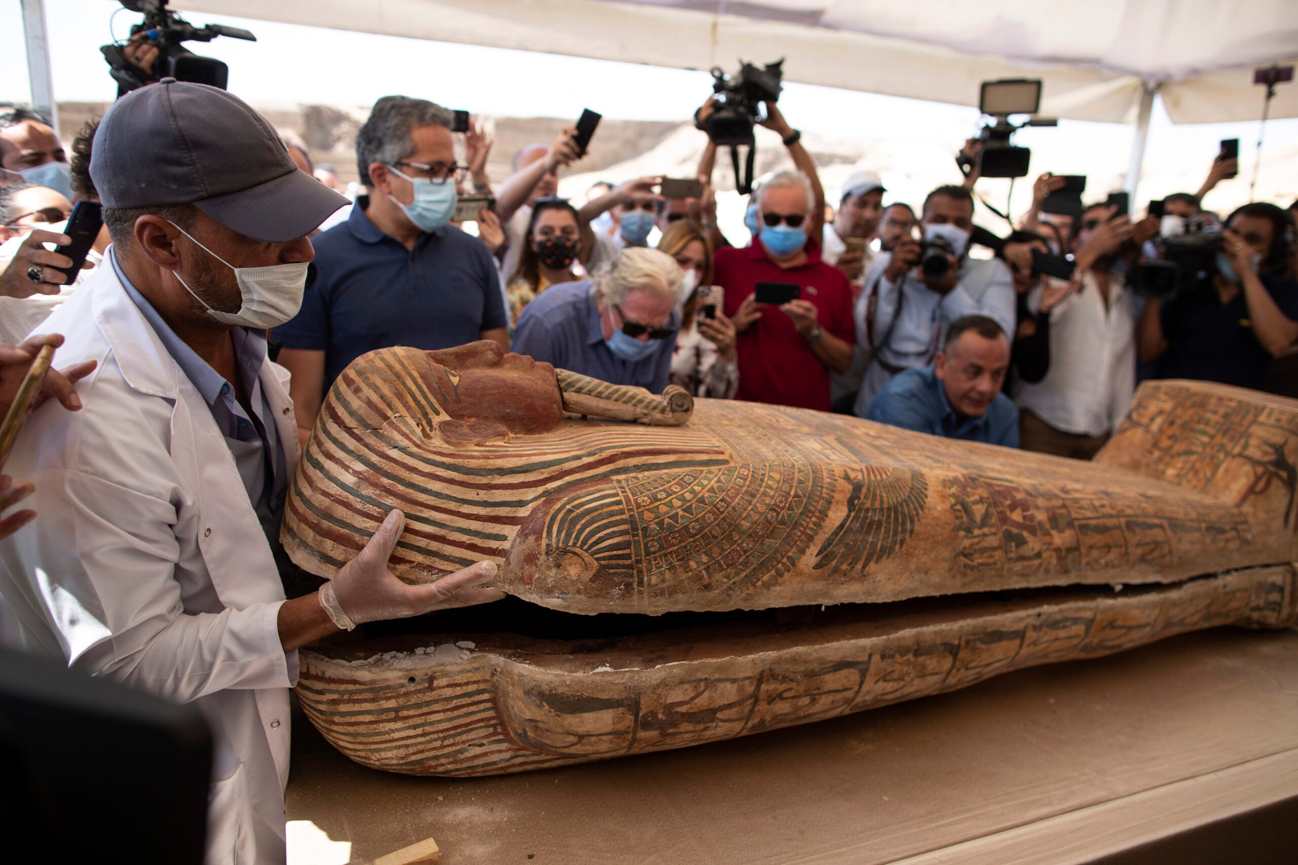 В Египте вскрыли саркофаг с захороненной 2500