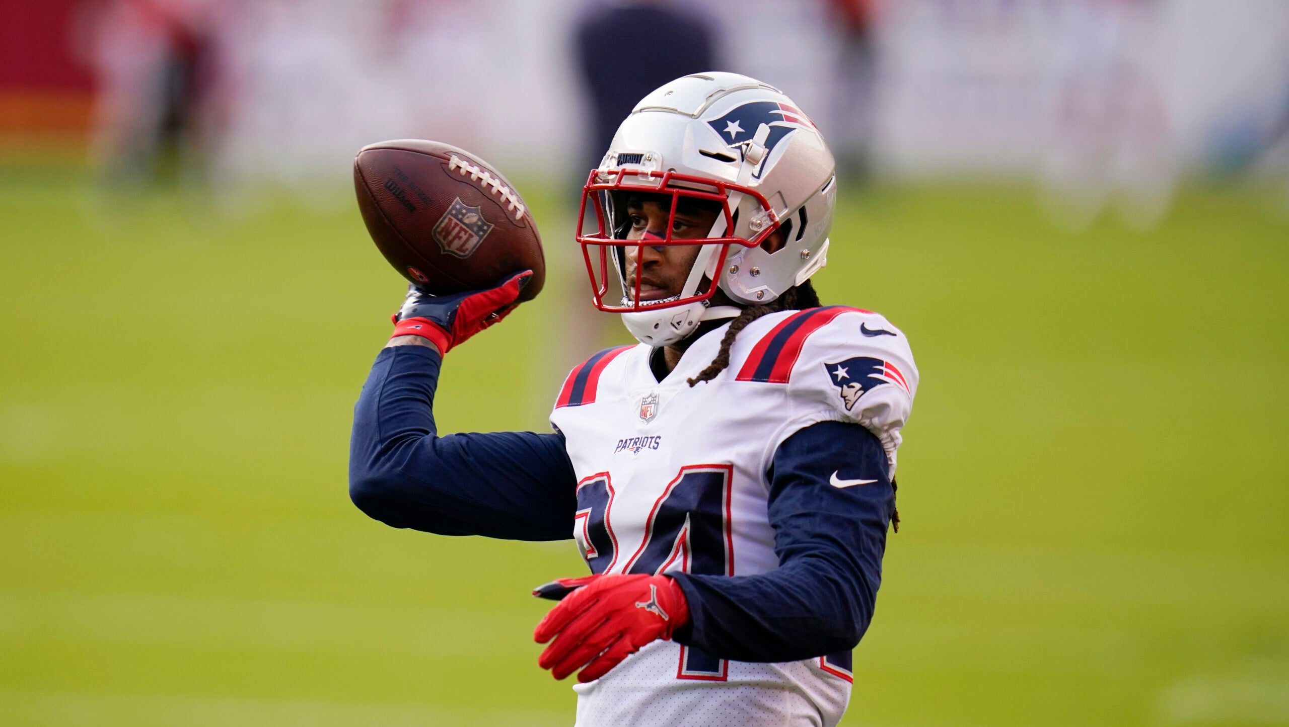 Patriots cornerback Stephon Gilmore has tested positive for Covid