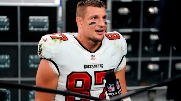 The unsung hero in Bucs' Rob Gronkowski return to NFL? It's his mom - ESPN