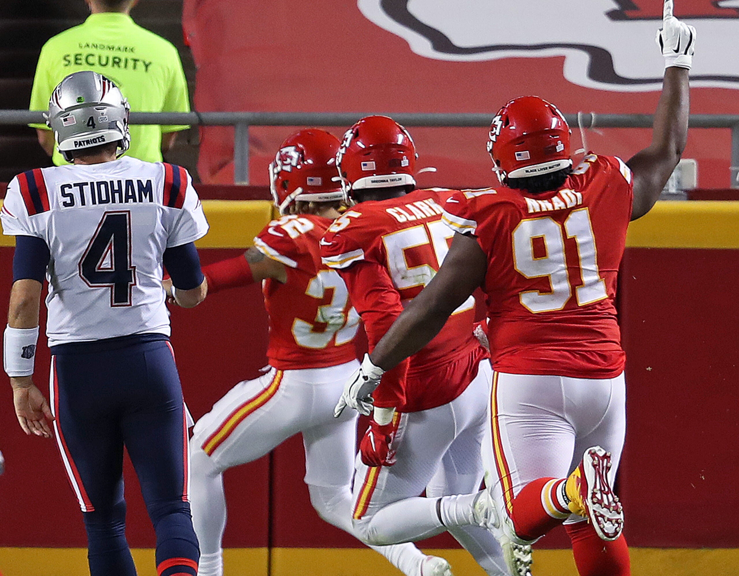 Chiefs game: Chiefs defeat Patriots, 26-10