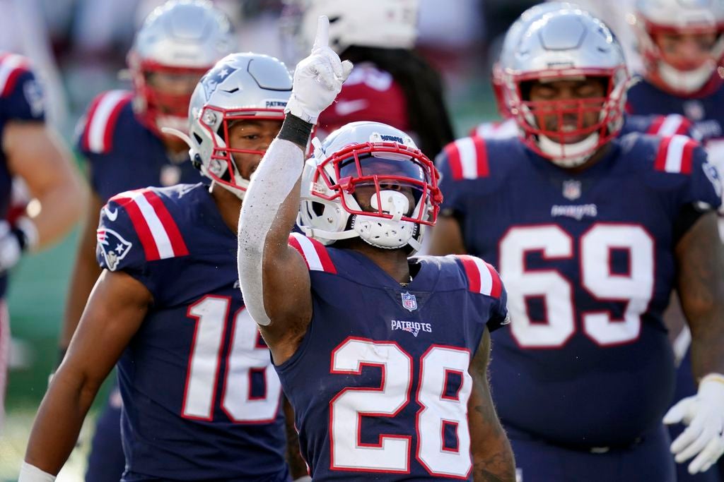 Patriots capitalize on Cardinals' mistakes, Kyler Murray's early exit to  stay alive in AFC playoff picture