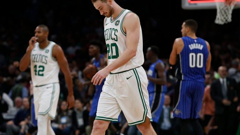 Gordon Hayward Breaks Ankle as Cavs Beat Celtics - The New York Times