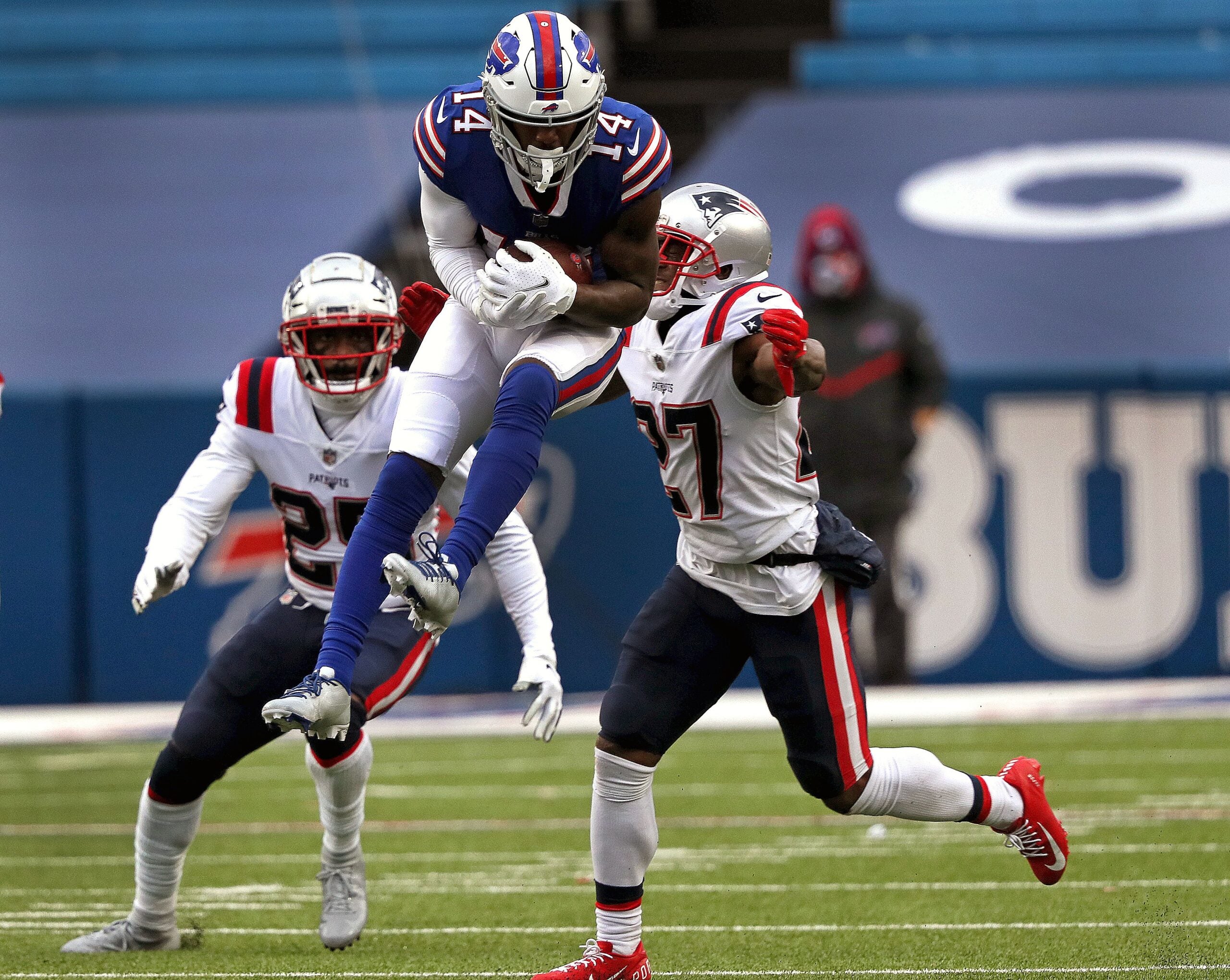 Free-falling Patriots' skid hits 4 following loss to Bills