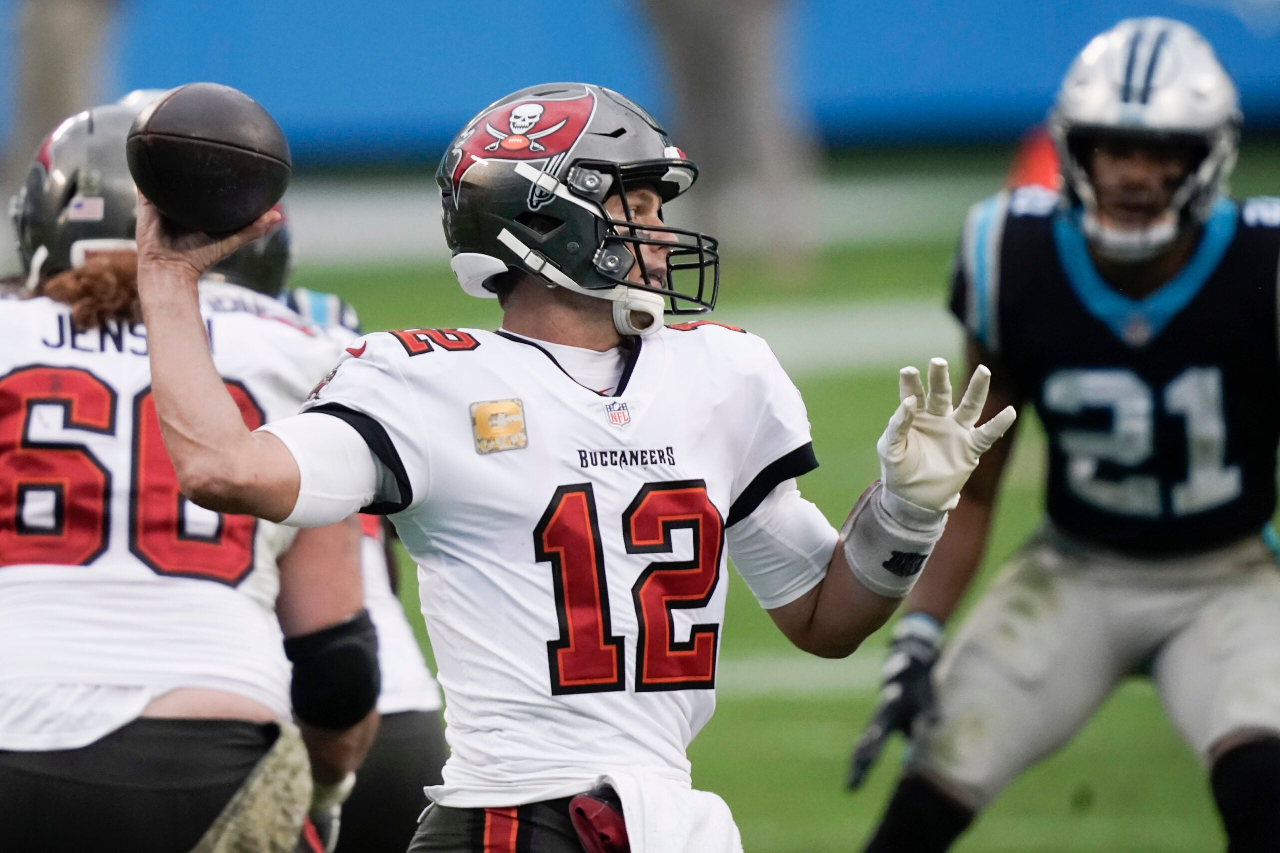 Tampa Bay Buccaneers 46-23 Carolina Panthers: Ronald Jones runs to