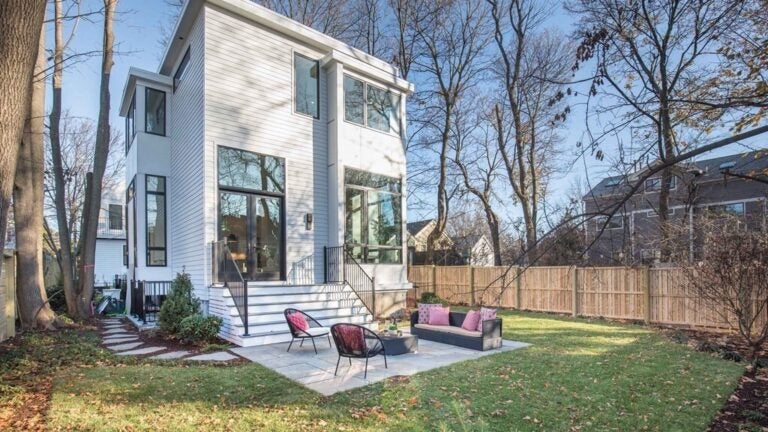 110 Holworthy St Cambridge exterior