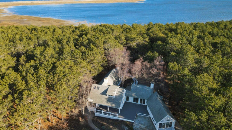 2079 Pond Ave Wellfleet exterior
