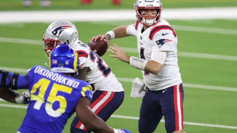 New England Patriots' playoff hopes hit as Rams defense dominates