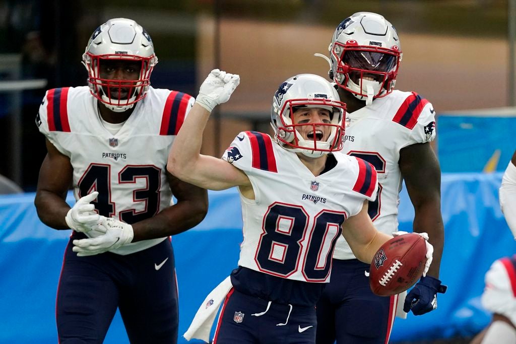 Gunner Olszewski just has to be a Patriots spy on the Steelers after this  play