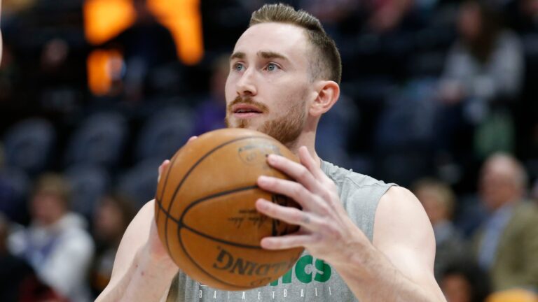 Charlotte Hornets sign ex-Boston Celtic Gordon Hayward