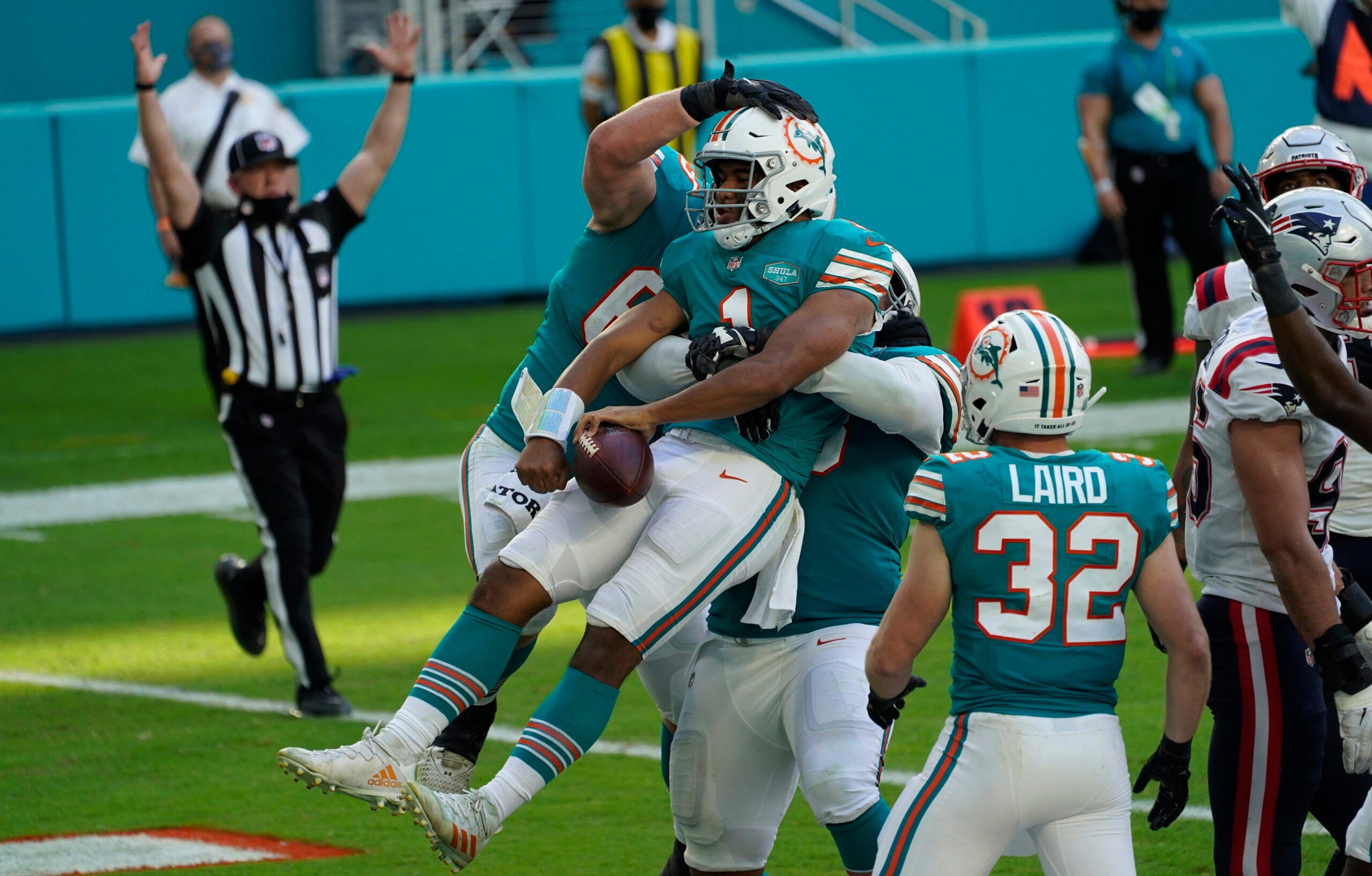 Christian Wilkins makes sure refs know he is eligible: Dolphins