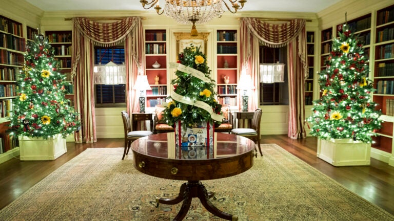 White-House-Library-Holidays