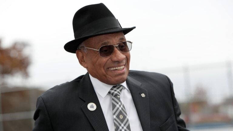 Bruins officially retire No. 22 jersey of Willie O'Ree, NHL's