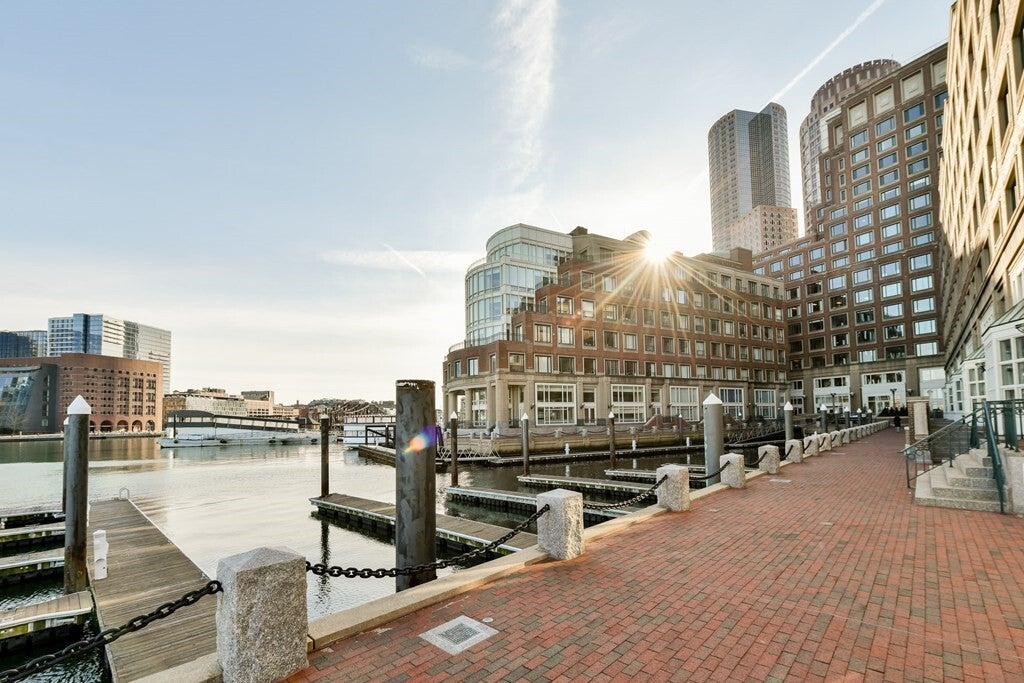 Luxury Home of the Week For 35k, Rowes Wharf penthouse rental
