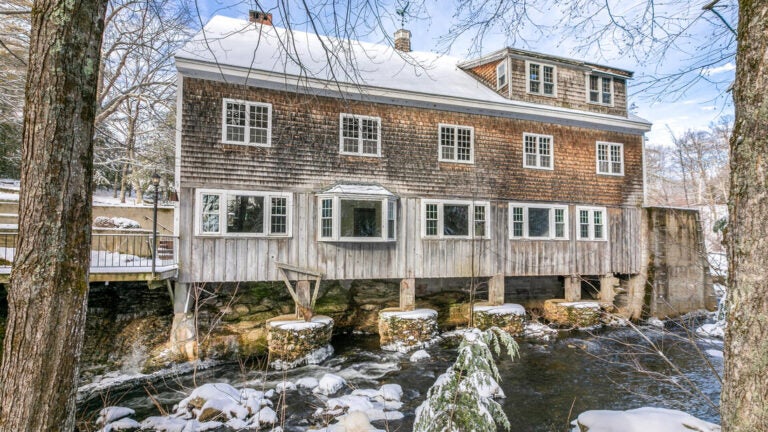 47 Skillin Road Cumberland ME back exterior