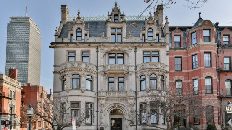 311-Comm-Ave-Burrage-Unit1-Exterior