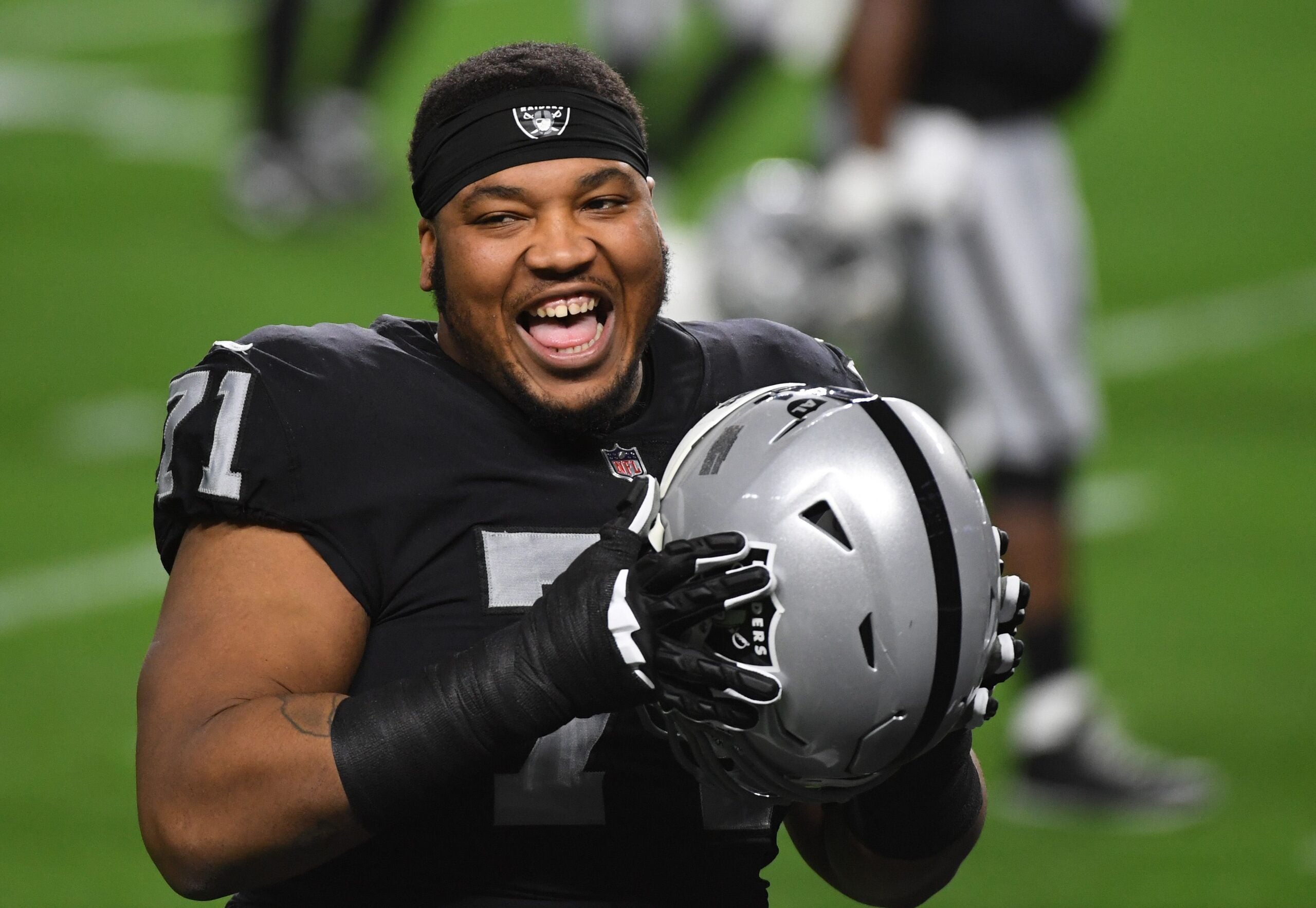 Raiders trade Trent Brown to Patriots for 2022 fifth-round draft