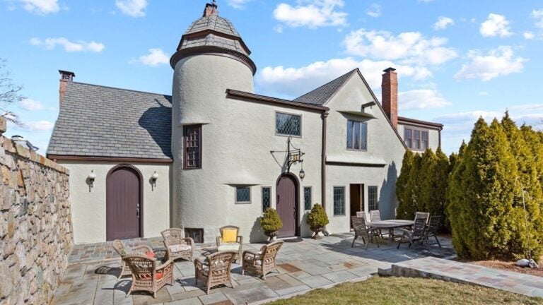 21 Howe Road Cohasset MA exterior