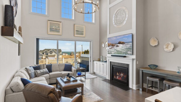 5-Lois-Ann-Court-Unit5-Scituate-Family-Room