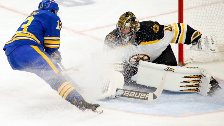 Boston TV station unknowingly interviews Jarome Iginla during its