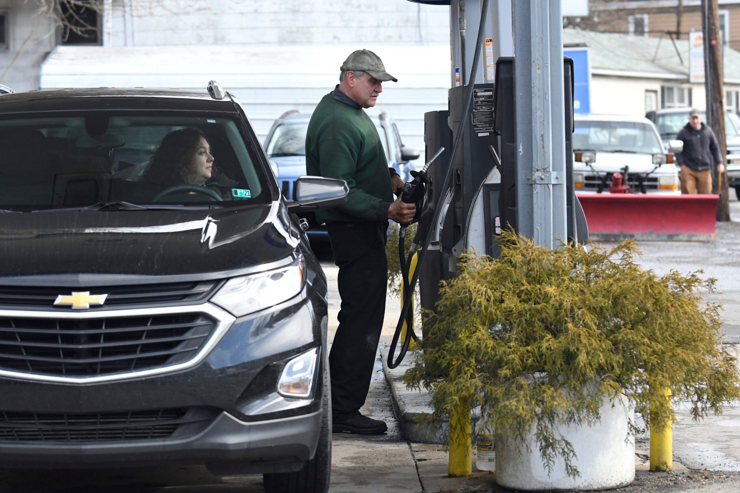 Massachusetts gas prices surge 28 cents higher in past month