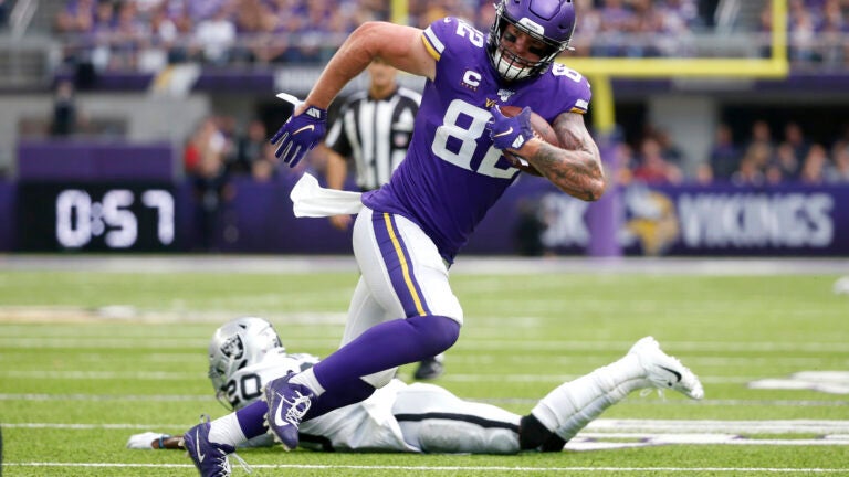 Vikings' Kyle Rudolph's Christmas Eve Cleats are Perfection (Video)