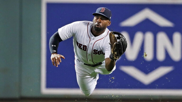 Jackie Bradley Jr., Boston Red Sox CF: 'Everyone says go the other way' to  beat shifts. It's not that simple 