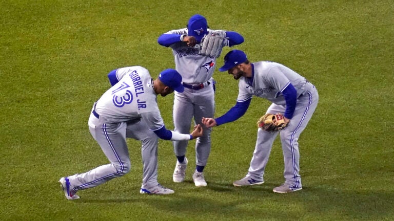 Blue Jays Shake Up Lineup Beat Red Sox 6 3 At Fenway