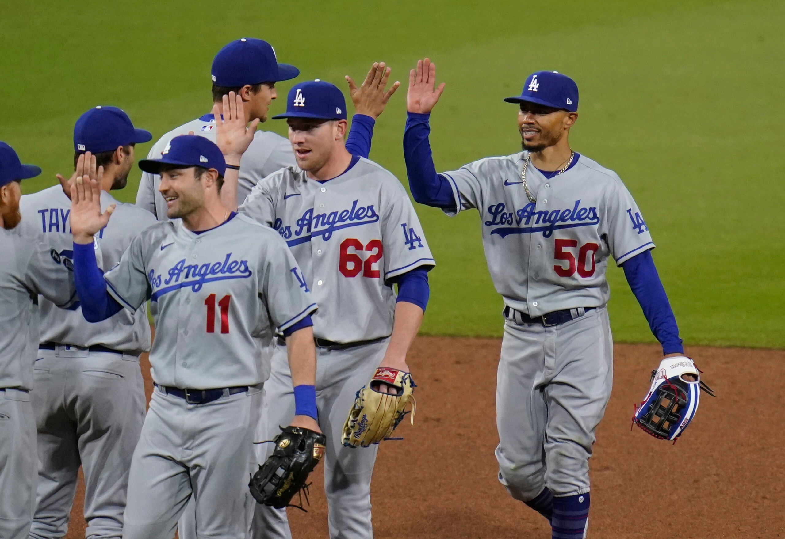 MADMAN MOOKIE! Mookie Betts' amazing diving catch wins game for Dodgers vs  Padres! 