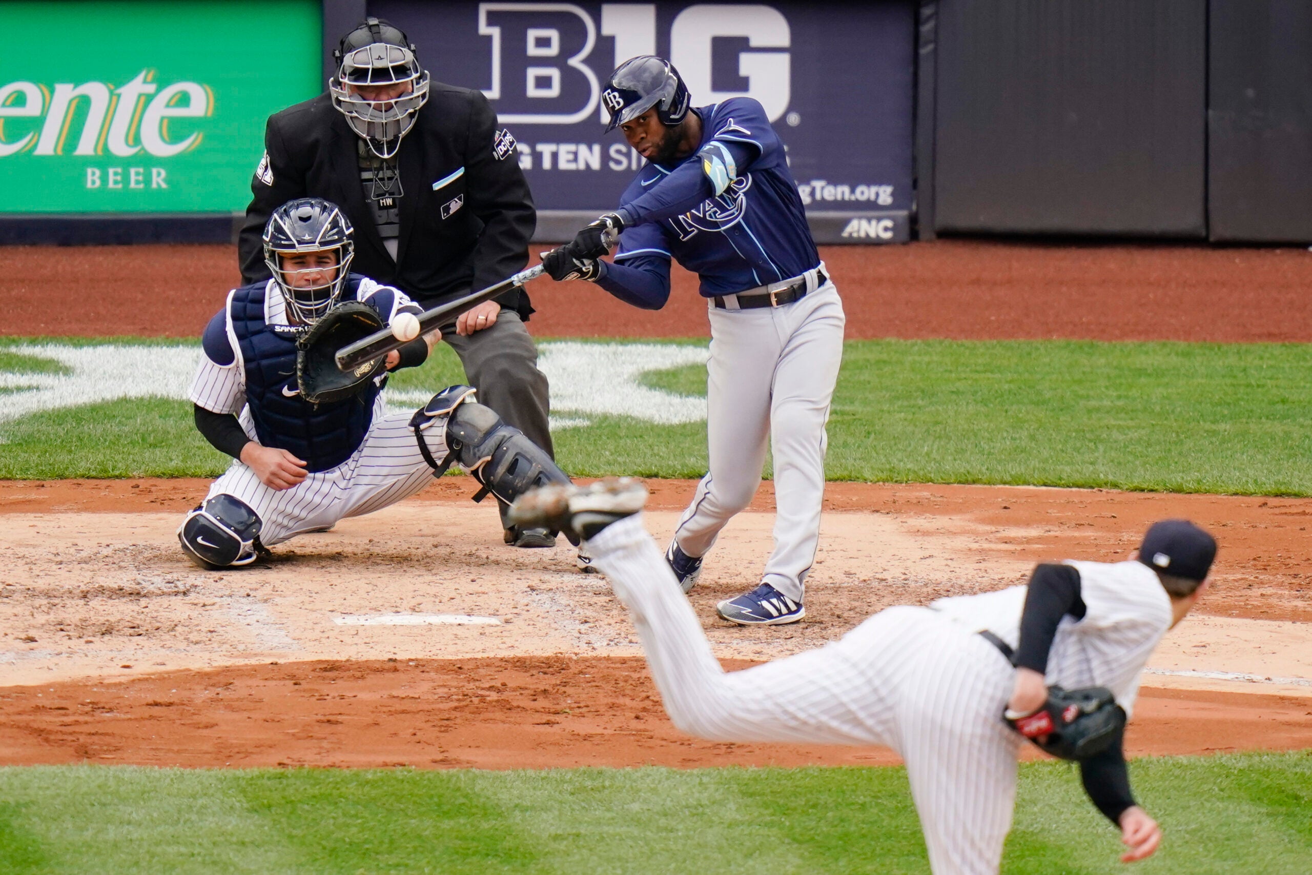 Aaron Hicks hits home run against Yankees as fans boo in Bronx