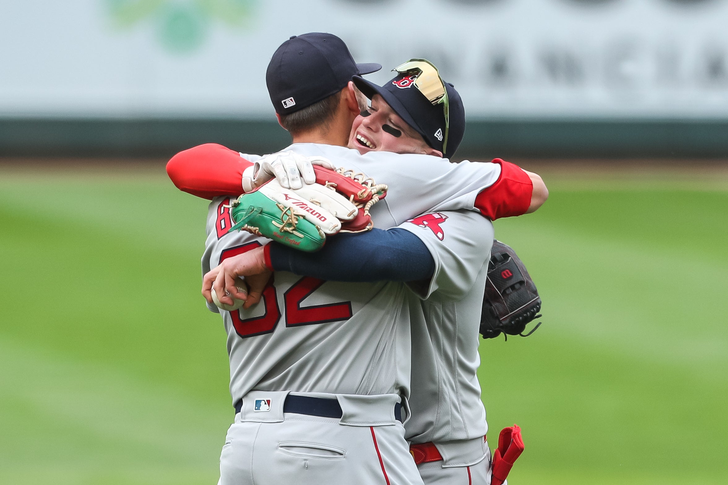 Red Sox top Twins 5-4 in 10 on Verdugo's unusual hit