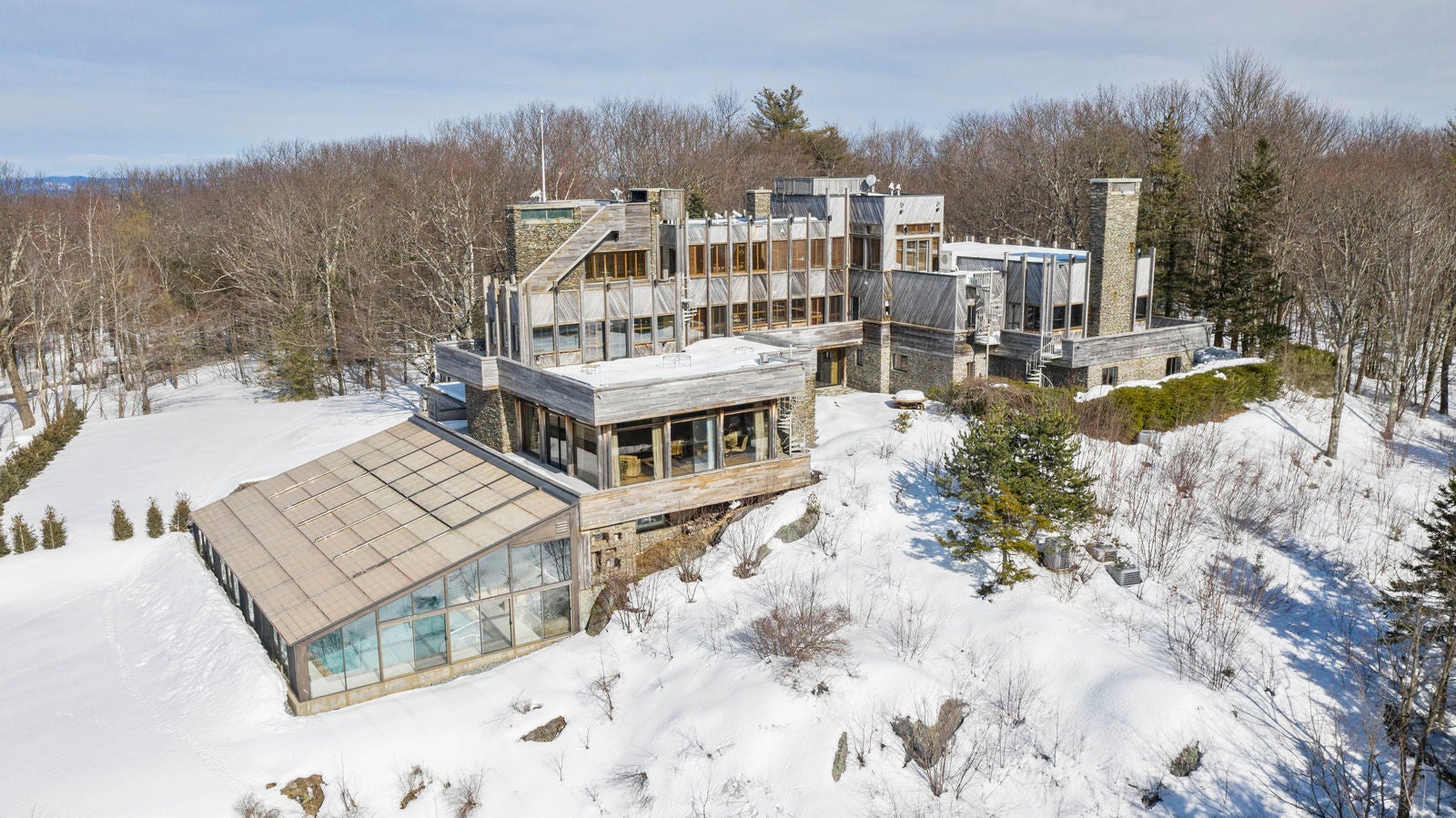 For 3.65m, midcentury modern N.H. mansion looks like castle