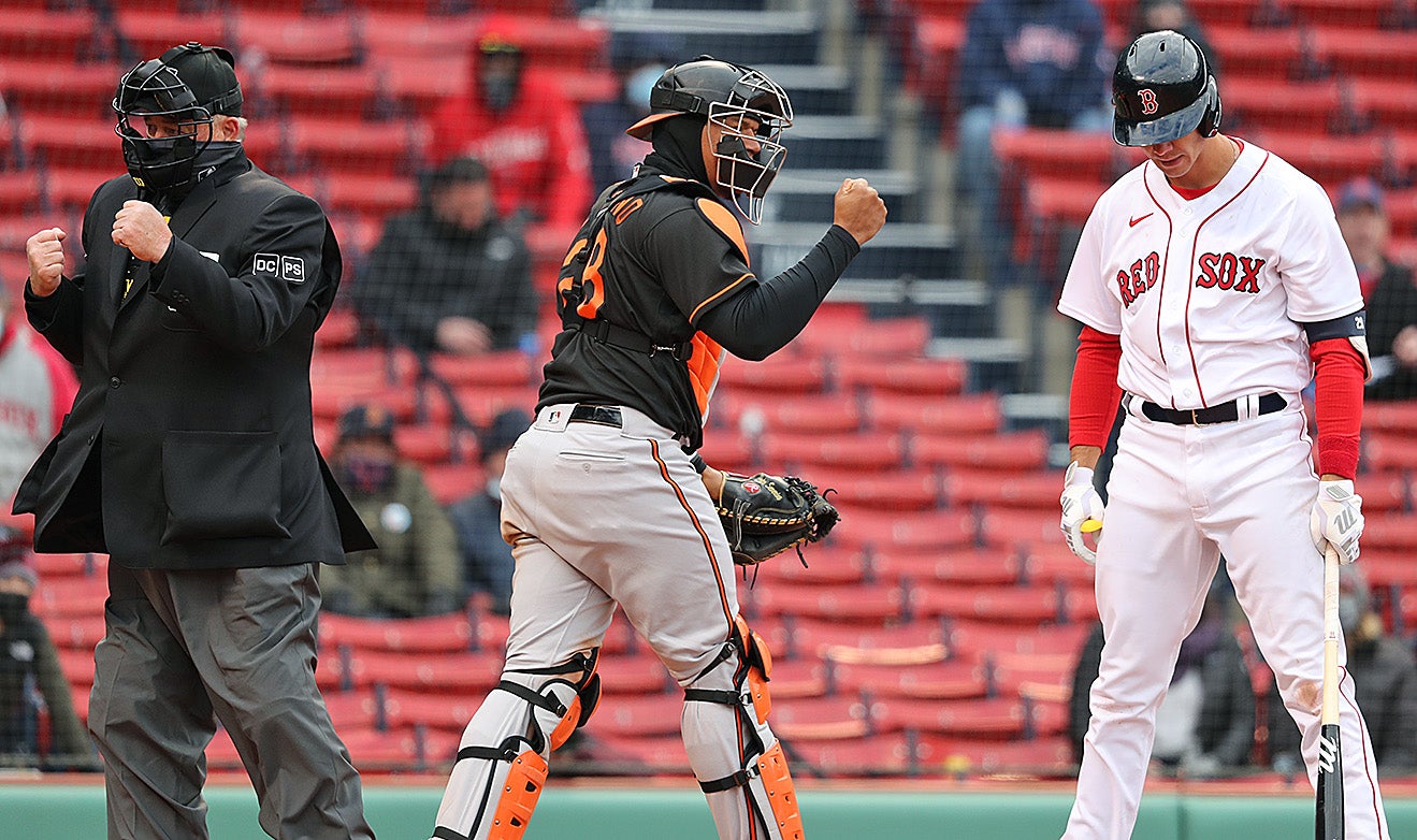 Punto calls Nomar to talk about wearing No. 5