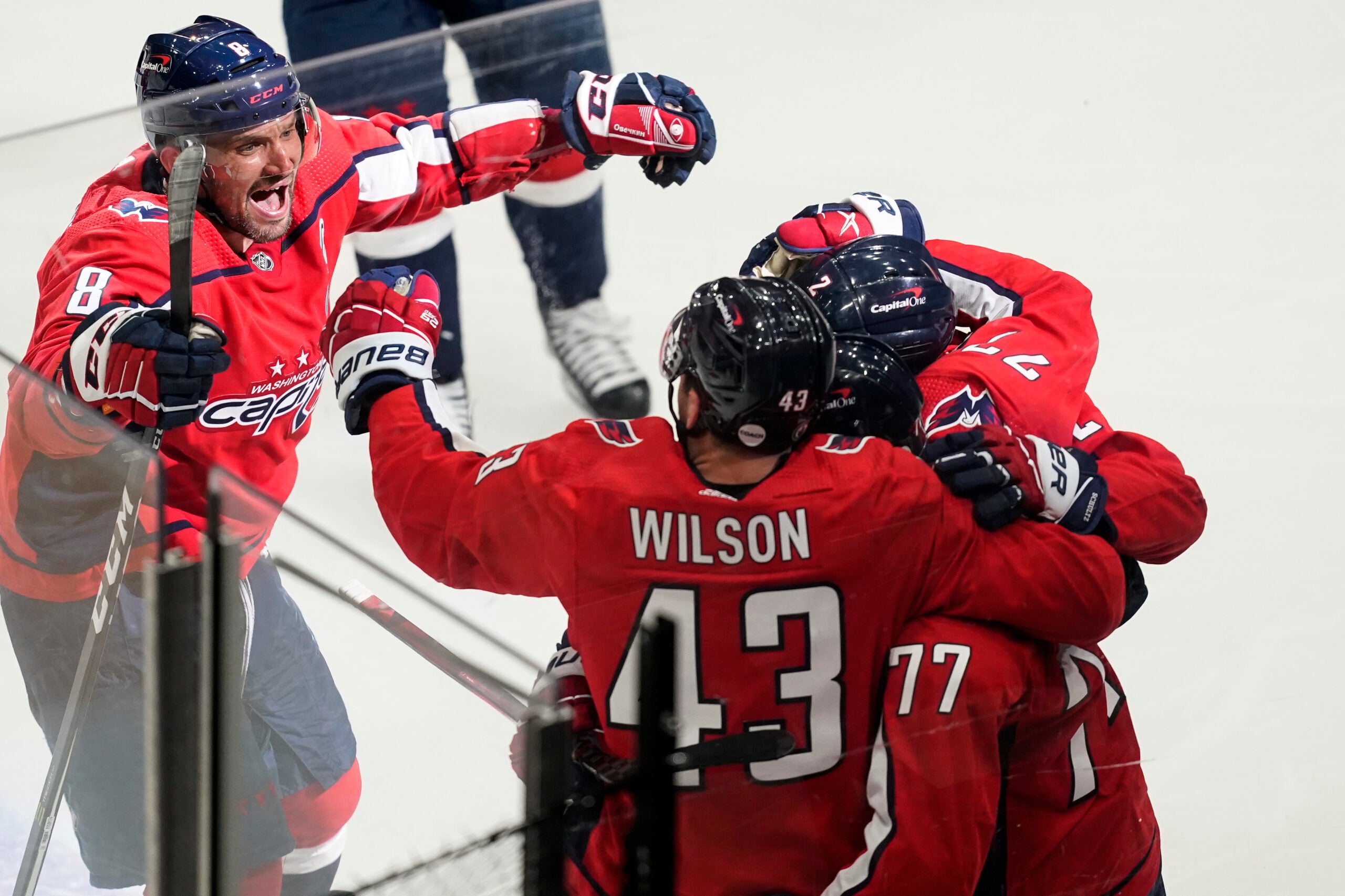 Nic Dowd scores in OT, Capitals beat Bruins 3-2 in Game 1