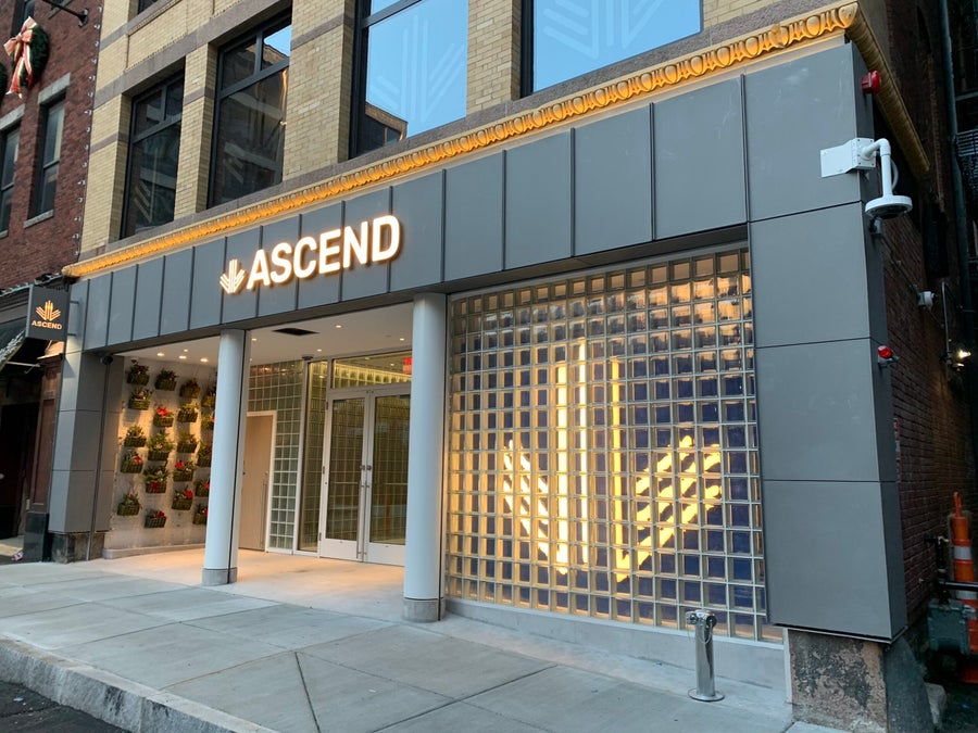 Versace opens first outlet store in Wrentham