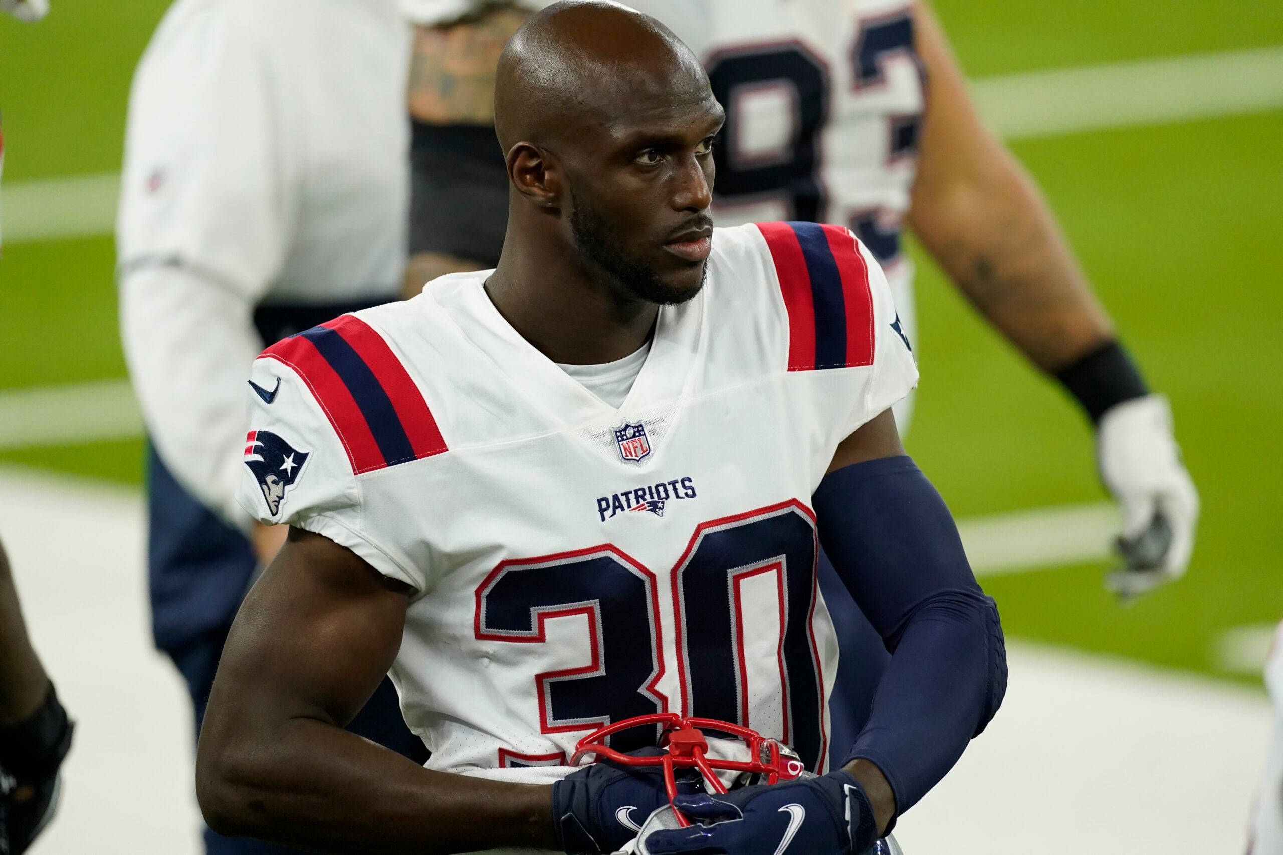 Twins Devin and Jason McCourty will face each other Sunday. The