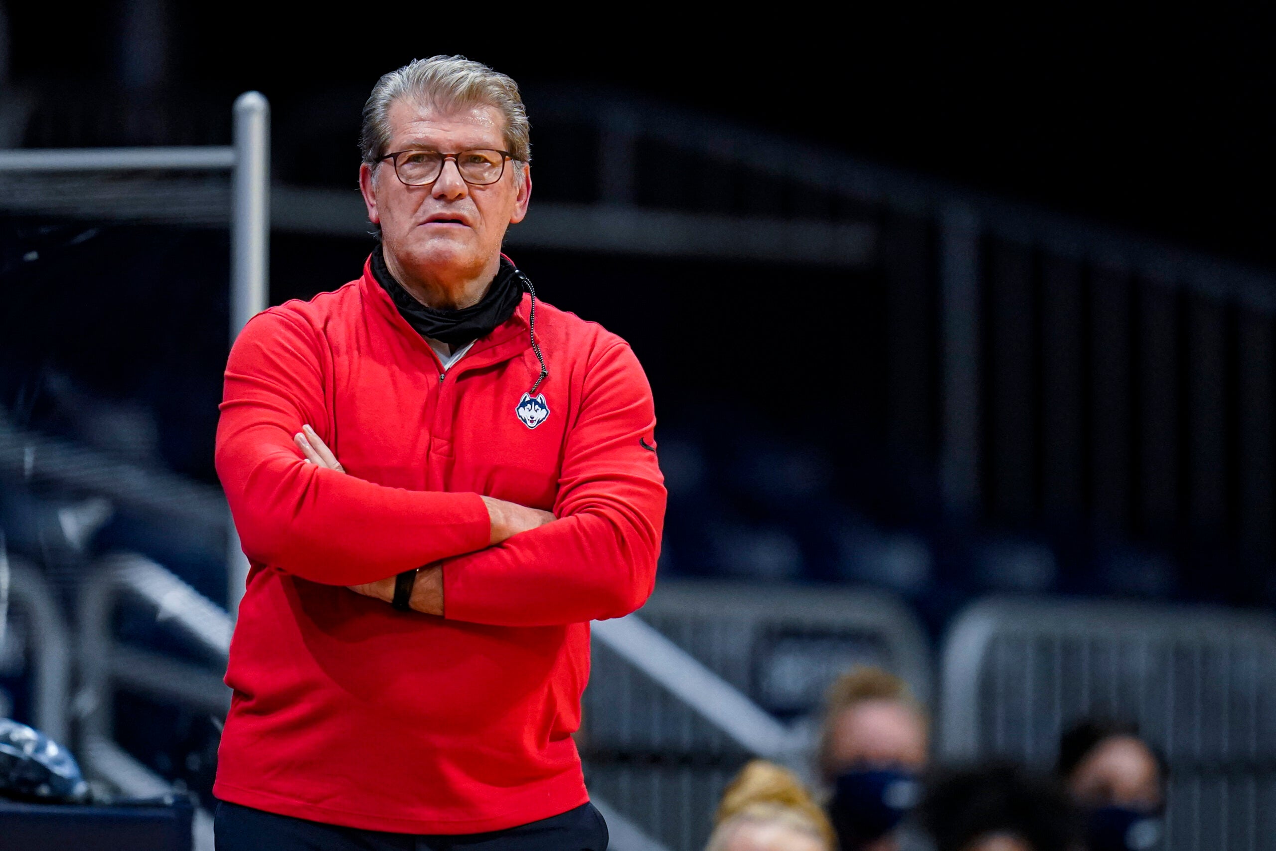 Geno Auriemma defends selection of 5 UConn players for . team