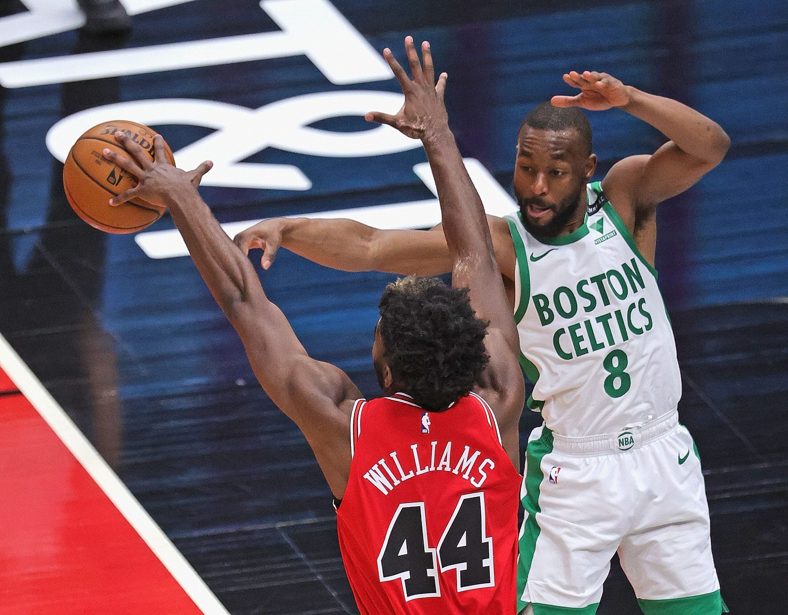 Boston Celtics forward Kevin Garnett (5) scores on a dunk in the first half  against Washington