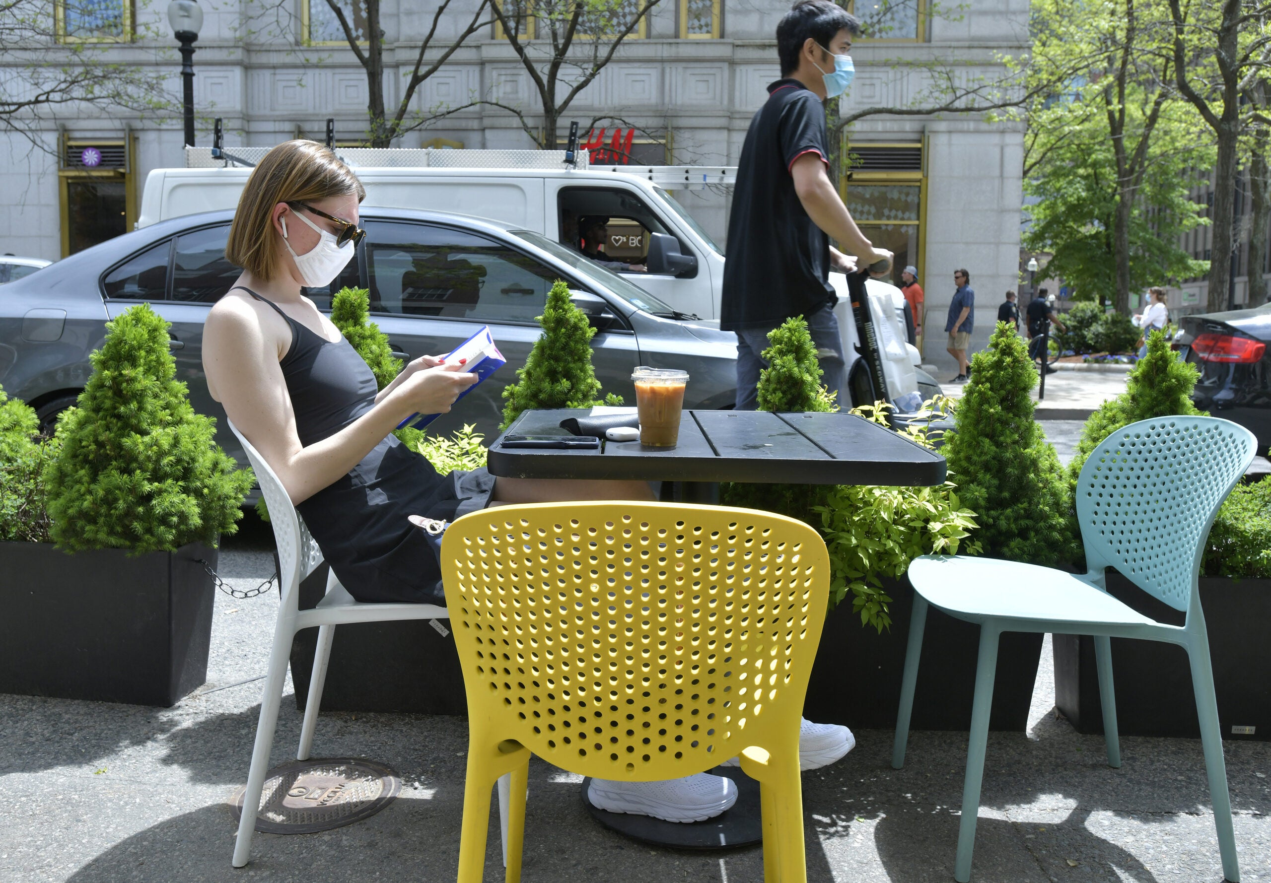 25 books that you should read this summer, according to local experts - Vimarsana News